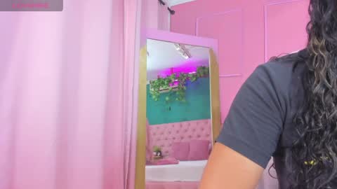 Yeileen online show from April 5, 9:45 pm