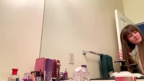 Snapshot of sweet_truffle chatting on March 12, 8:52 pm Heidi Brenner - Please check bio for schedule FAQ online show from March 12, 8:52 pm