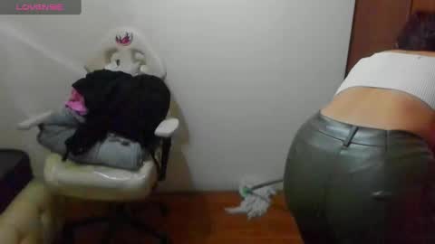 Snapshot of sweet_venus4 chatting on February 28, 5:26 pm sweet_venus4 online show from February 28, 5:26 pm