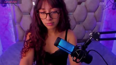 Snapshot of sweet_venus4 chatting on March 3, 2:17 pm sweet_venus4 online show from March 3, 2:17 pm