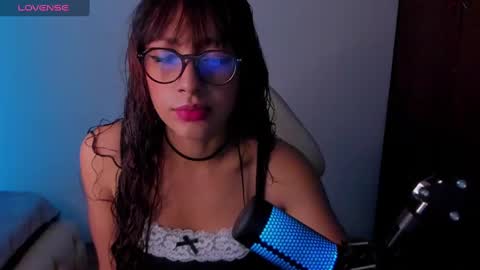 Snapshot of sweet_venus4 chatting on February 27, 11:17 am sweet_venus4 online show from February 27, 11:17 am