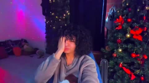 Steven independent model online show from December 22, 12:56 pm