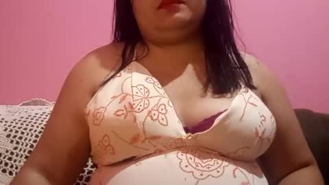 Snapshot of sweetapple808216 chatting on December 25, 3:50 am sweetapple808216 online show from December 25, 3:50 am