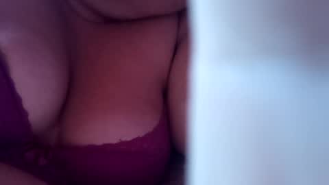 Snapshot of sweetapple808216 chatting on March 8, 10:32 am sweetapple808216 online show from March 8, 10:32 am