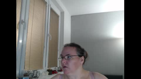 Sweetboobs85h online show from December 3, 7:36 pm