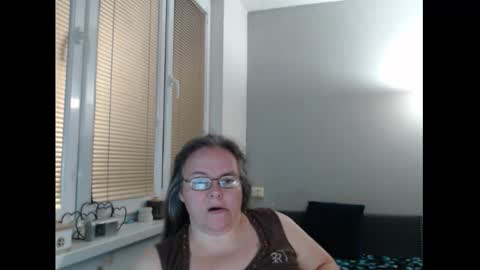 Sweetboobs85h online show from September 11, 6:53 pm