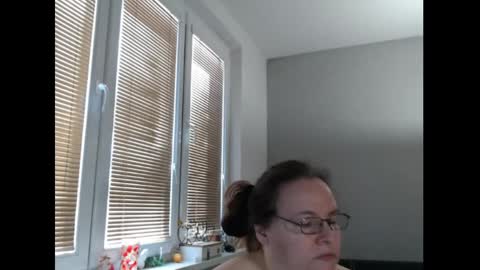 Sweetboobs85h online show from April 8, 7:55 am