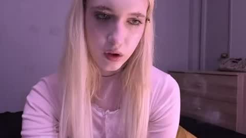 sweetcrystalll online show from June 27, 8:48 pm