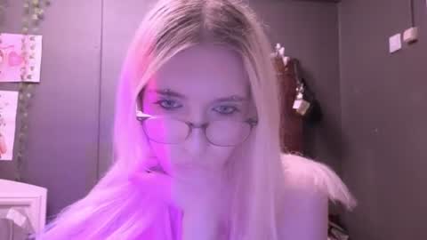 sweetcrystalll online show from July 21, 12:34 am
