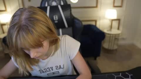 Amelia online show from July 29, 6:19 pm