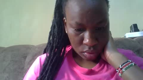 sweetdiva2012 online show from April 6, 4:46 am