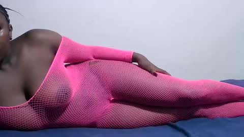 sweetgal11 online show from April 4, 12:01 pm