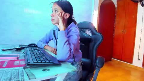 FOXXY online show from August 4, 11:39 am