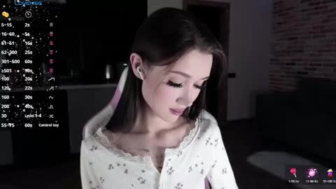 Snapshot of sweetiebones chatting on January 31, 1:12 pm bratty gf online show from January 31, 1:12 pm