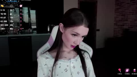 Snapshot of sweetiebones chatting on February 7, 3:34 am bratty gf online show from February 7, 3:34 am