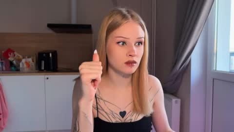 sweetie Lisa3 online show from March 23, 4:01 pm