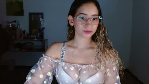 SWEET LATINA online show from March 4, 3:14 am