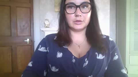 sweetpeach2025 online show from December 3, 9:54 am