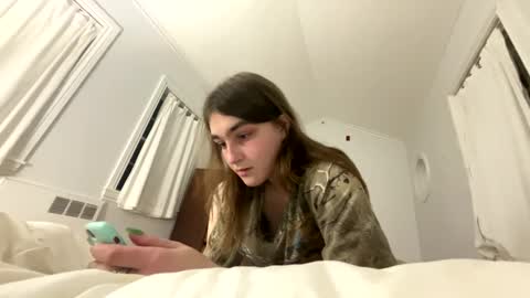 sweetpeach232323 online show from December 18, 2:53 am