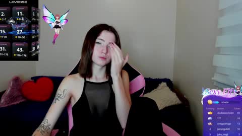 Snapshot of sweets_alma chatting on December 29, 9:28 am sweets_alma online show from December 29, 9:28 am