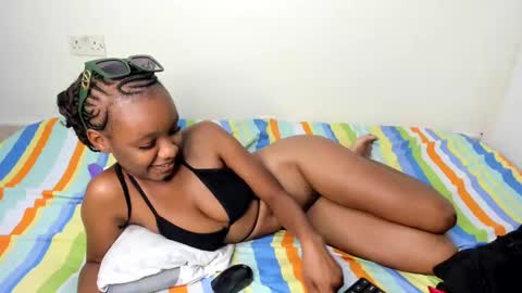 sweettrouble_ online show from June 6, 9:42 pm