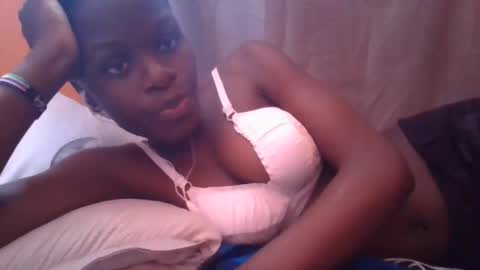 sweetvallerie online show from May 14, 7:28 am