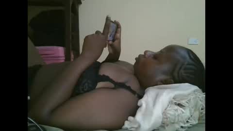 Snapshot of sweetyass25 chatting on October 17, 6:45 pm sweetyass25 online show from October 17, 6:45 pm