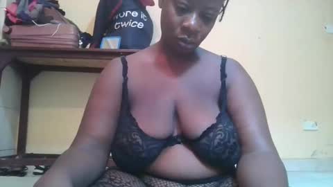 sweetyass25 online show from April 10, 7:13 am