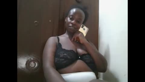 Snapshot of sweetyass25 chatting on September 19, 7:17 pm sweetyass25 online show from September 19, 7:17 pm