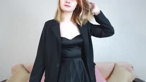 Stacy online show from December 14, 2:01 pm