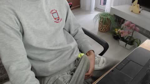 SwetLittleBoy4u online show from September 30, 9:09 am