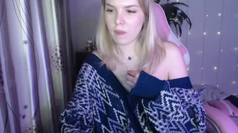 Hannah VACATION 17 - 27 AUGUST online show from December 9, 11:34 pm