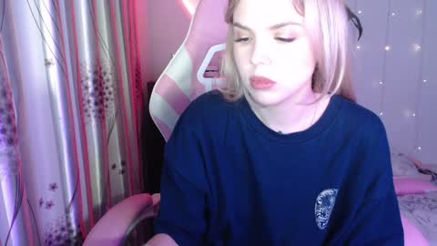 Hannah VACATION 17 - 27 AUGUST online show from December 4, 6:11 pm