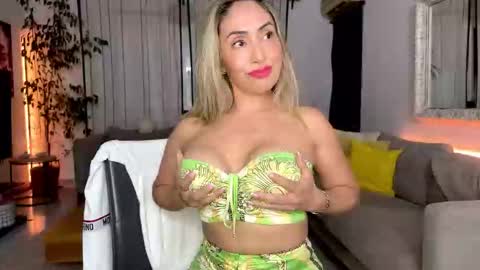 SxyDiane online show from September 22, 9:30 pm