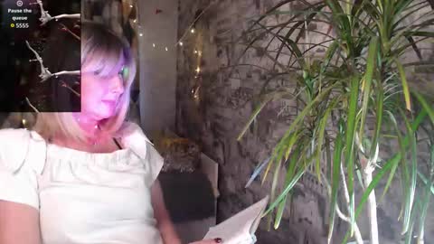 Sylvia online show from December 4, 7:08 am