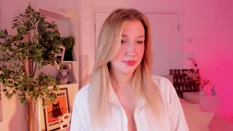 Ellie online show from February 2, 7:05 am