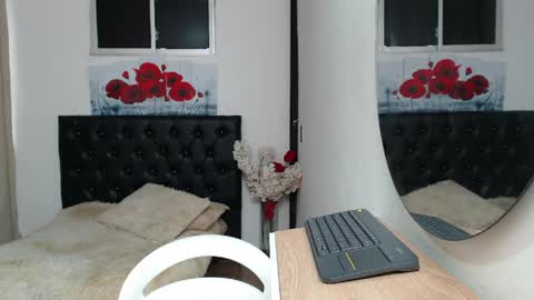 Hi im sara online show from May 7, 12:56 pm