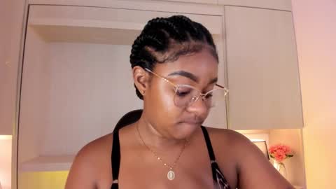 Tami online show from November 3, 7:37 pm