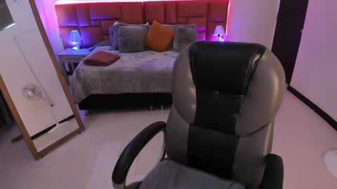 Tamy  online show from March 26, 8:25 pm