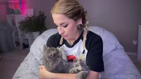 Tanya acid       online show from September 9, 1:33 pm