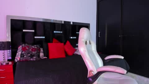 tashasant online show from October 29, 8:42 pm