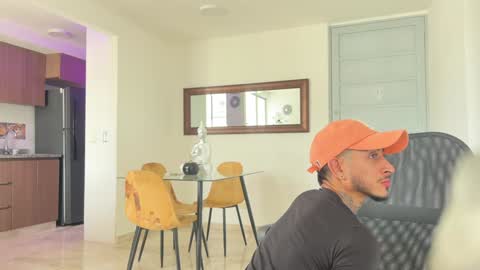 Jonathan  Juan online show from December 16, 1:32 pm