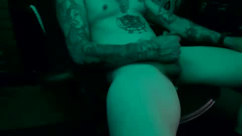 Snapshot of tattooedbigjim chatting on January 13, 1:02 am tattooedbigjim online show from January 13, 1:02 am