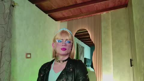 taurito___ online show from December 3, 6:14 am