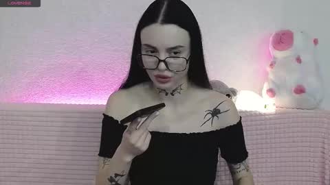 Taya online show from December 4, 7:57 pm