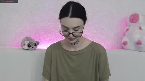 Taya online show from November 17, 5:15 pm