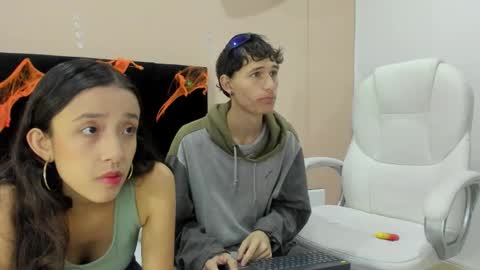 Snapshot of taylor_and_exidt chatting on October 23, 1:23 pm taylor and exidt online show from October 23, 1:23 pm