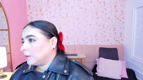 Taylor Bennet online show from April 2, 11:50 am