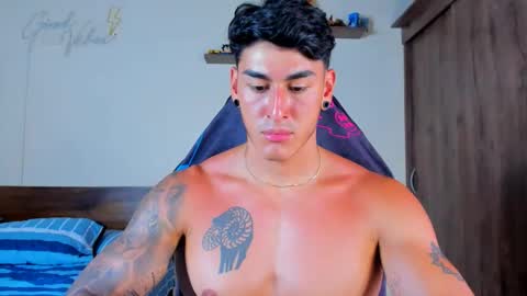 taylor_mclane1 online show from March 31, 5:24 pm
