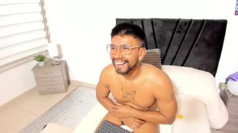 Snapshot of taylormaccurdy_ chatting on October 23, 4:19 pm taylormaccurdy_ online show from October 23, 4:19 pm